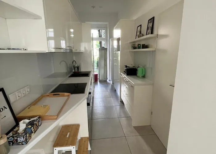 Stayin - Elegant Design With Garden Apartment