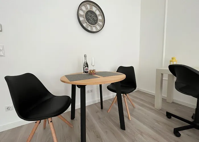 Stayin - Elegant Design With Garden Apartment