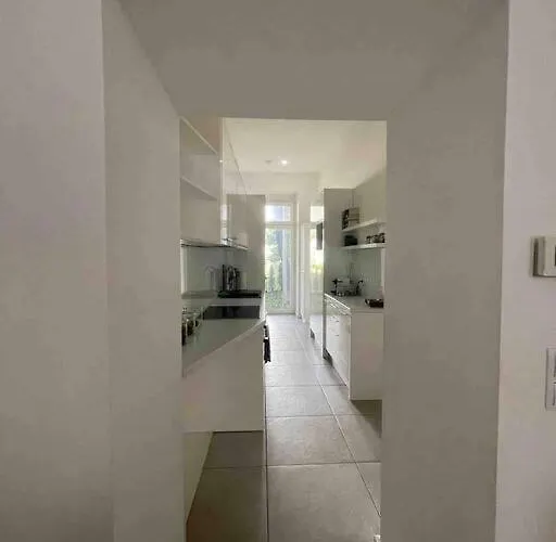 Stayin - Elegant Design With Garden Apartment