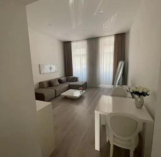 Stayin - Elegant Design With Garden Vienna